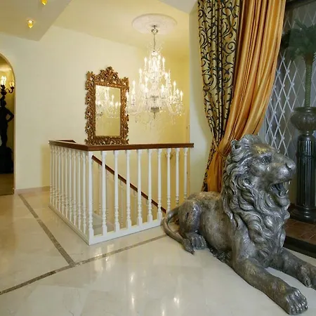 Royal Roman Empire Hotel
